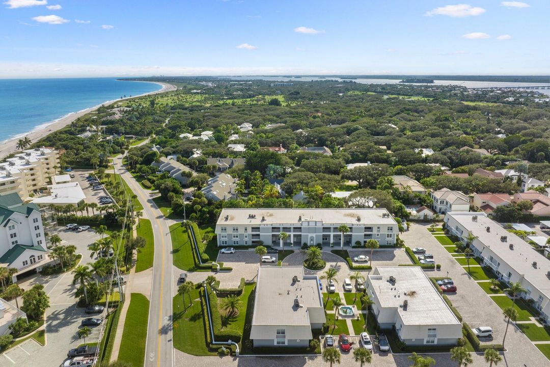 For Sale: $849,000 (2 beds, 2 baths, 1712 Square Feet)