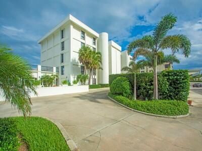 For Sale: $799,000 (2 beds, 2 baths, 1980 Square Feet)