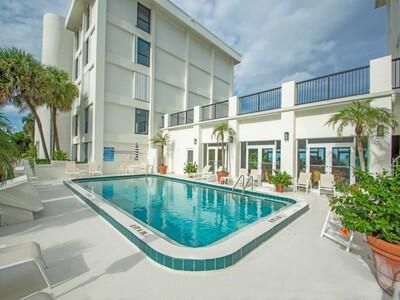 For Sale: $799,000 (2 beds, 2 baths, 1980 Square Feet)