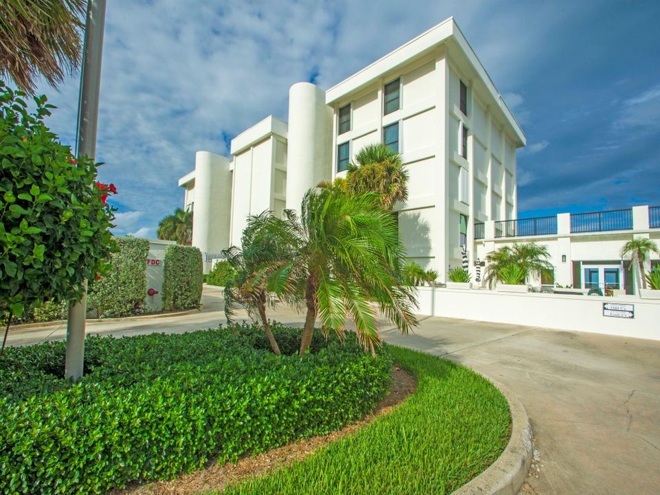 For Sale: $799,000 (2 beds, 2 baths, 1980 Square Feet)