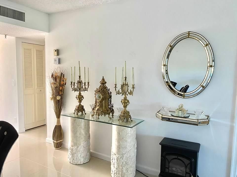 For Rent: $2,995 (2 beds, 2 baths, 1060 Square Feet)