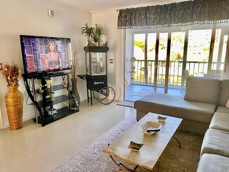 For Rent: $2,995 (2 beds, 2 baths, 1060 Square Feet)