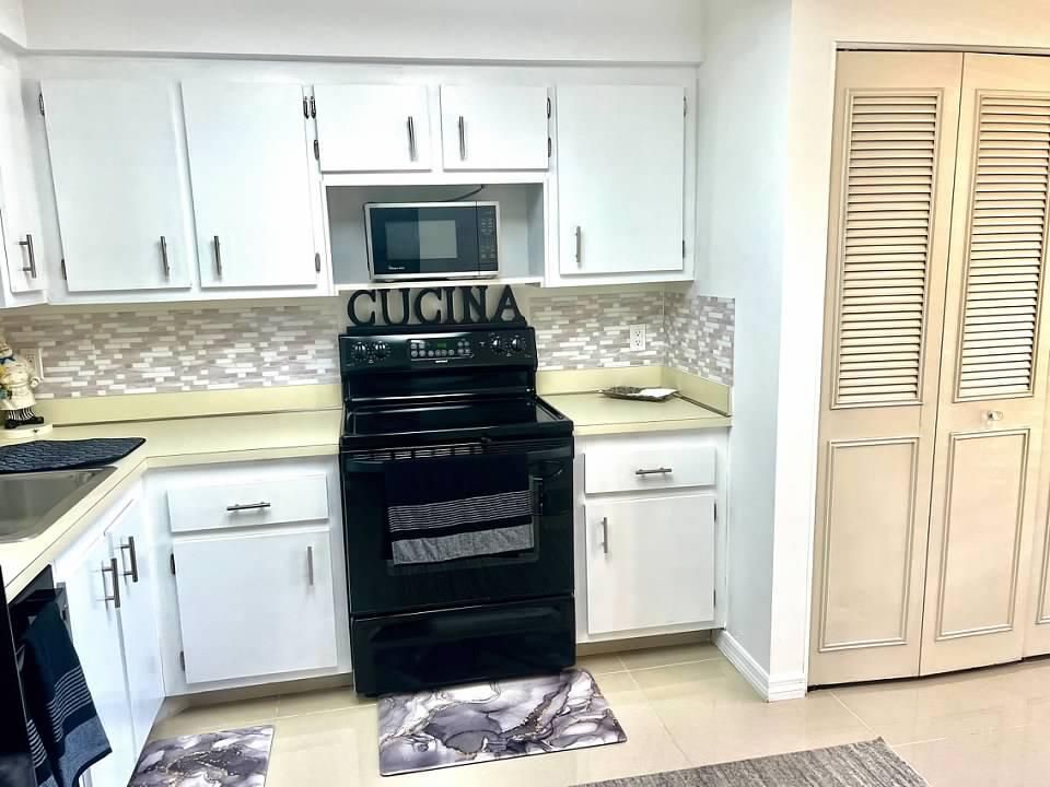 For Rent: $2,995 (2 beds, 2 baths, 1060 Square Feet)