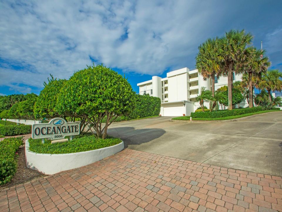 For Sale: $799,000 (2 beds, 2 baths, 1980 Square Feet)