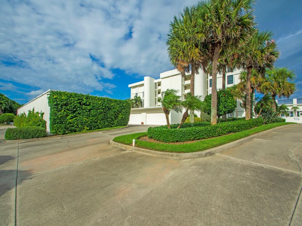 For Sale: $799,000 (2 beds, 2 baths, 1980 Square Feet)