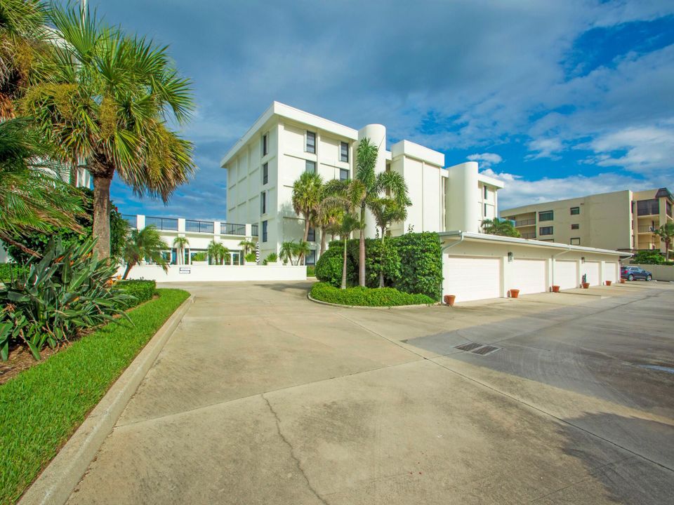 For Sale: $799,000 (2 beds, 2 baths, 1980 Square Feet)