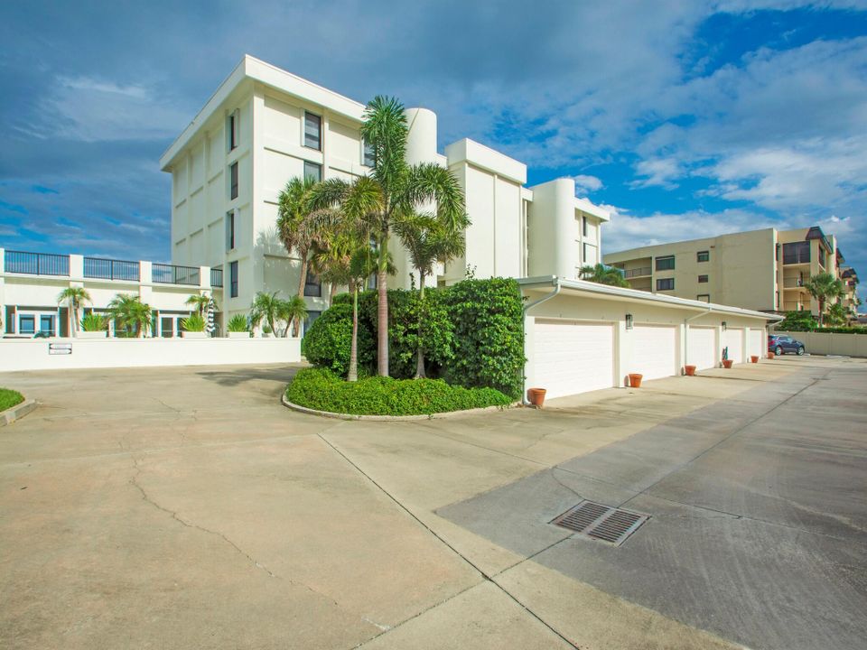 For Sale: $799,000 (2 beds, 2 baths, 1980 Square Feet)