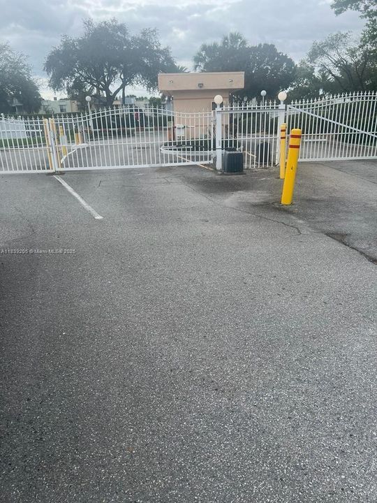 For Rent: $1,485 (1 beds, 1 baths, 704 Square Feet)