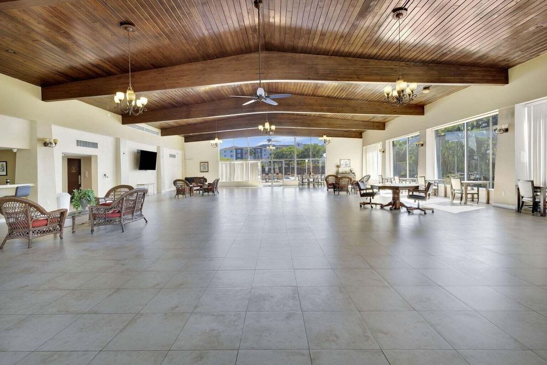 For Rent: $1,485 (1 beds, 1 baths, 704 Square Feet)