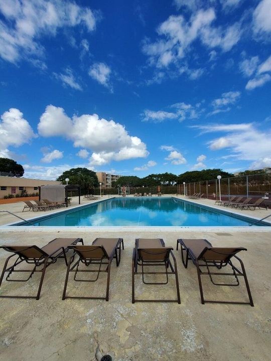 For Rent: $1,485 (1 beds, 1 baths, 704 Square Feet)