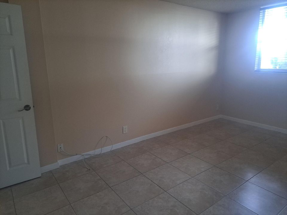 For Rent: $1,485 (1 beds, 1 baths, 704 Square Feet)