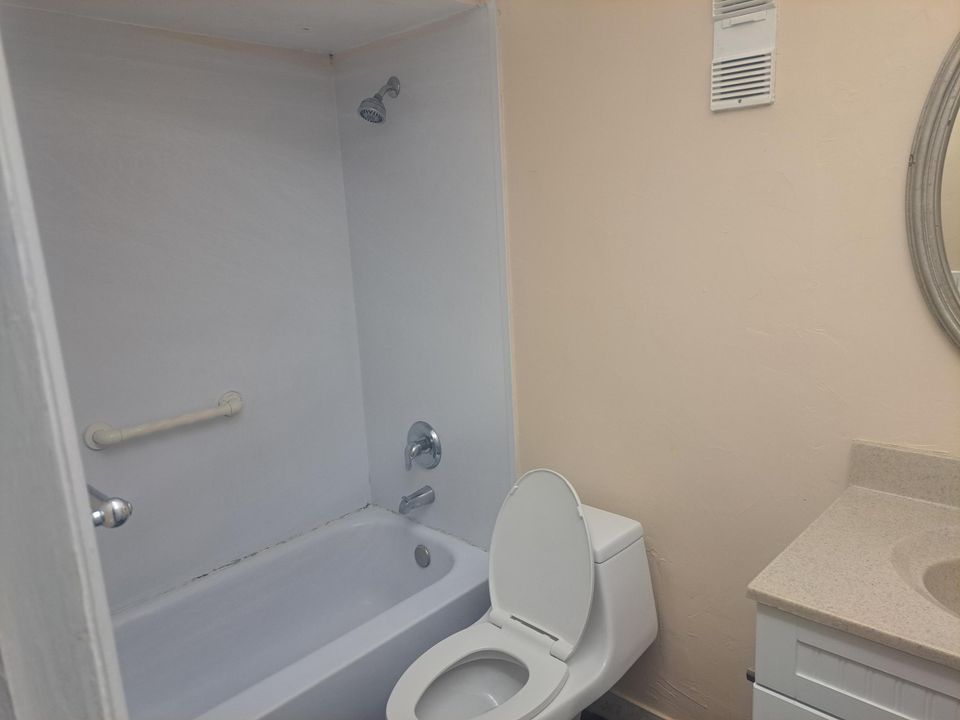 For Rent: $1,485 (1 beds, 1 baths, 704 Square Feet)