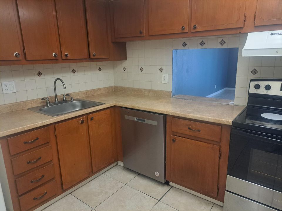 For Rent: $1,485 (1 beds, 1 baths, 704 Square Feet)