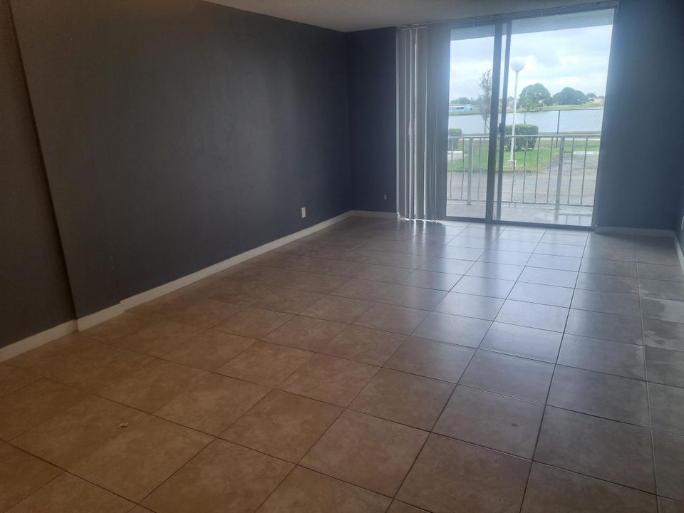 For Rent: $1,485 (1 beds, 1 baths, 704 Square Feet)