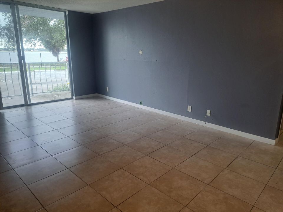 For Rent: $1,485 (1 beds, 1 baths, 704 Square Feet)