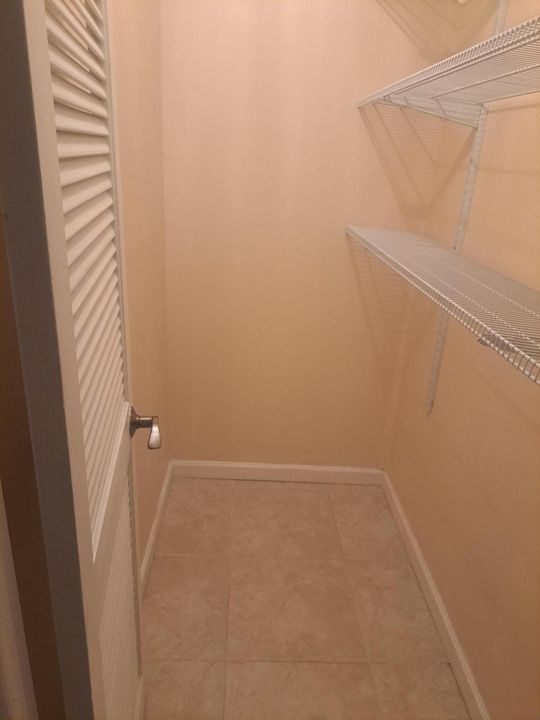 For Rent: $1,485 (1 beds, 1 baths, 704 Square Feet)