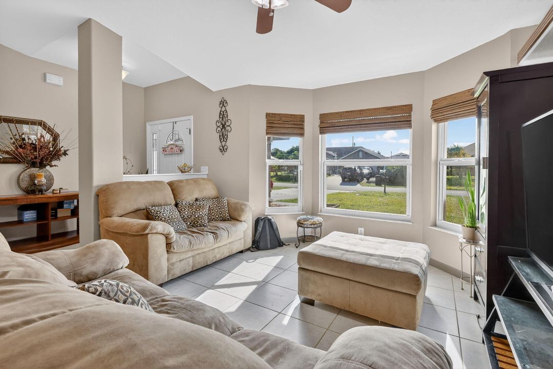 待售: $440,000 (3 贝兹, 2 浴室, 2006 平方英尺)