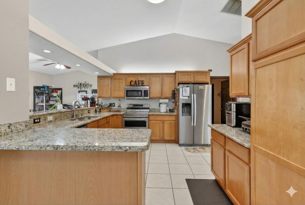 待售: $440,000 (3 贝兹, 2 浴室, 2006 平方英尺)