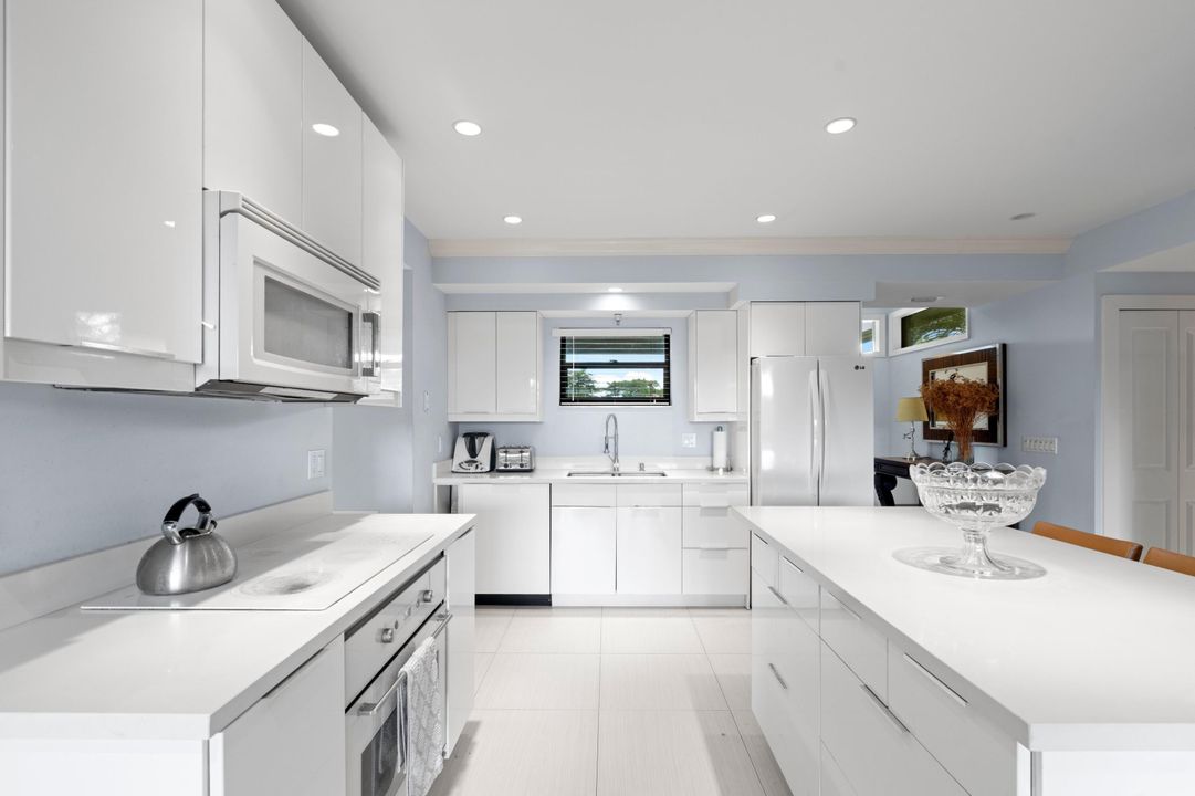 For Sale: $680,000 (2 beds, 2 baths, 1350 Square Feet)