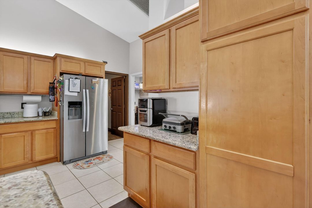 待售: $440,000 (3 贝兹, 2 浴室, 2006 平方英尺)