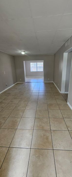 For Rent: $2,300 (4 beds, 2 baths, 1298 Square Feet)