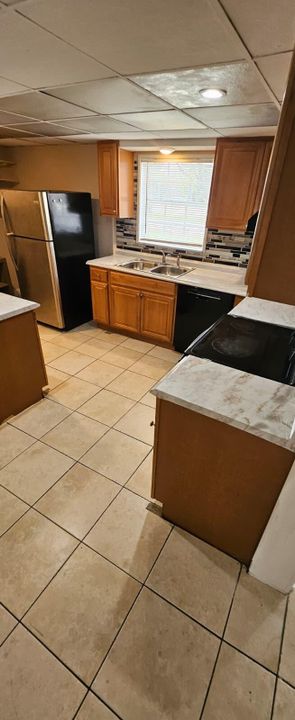 For Rent: $2,300 (4 beds, 2 baths, 1298 Square Feet)