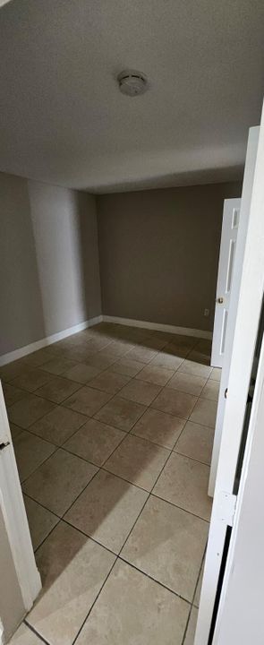 For Rent: $2,300 (4 beds, 2 baths, 1298 Square Feet)