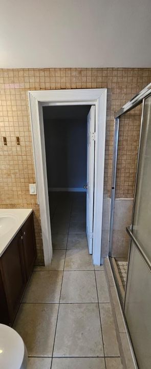 For Rent: $2,300 (4 beds, 2 baths, 1298 Square Feet)