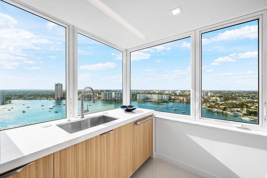 For Sale: $2,495,000 (2 beds, 2 baths, 1488 Square Feet)