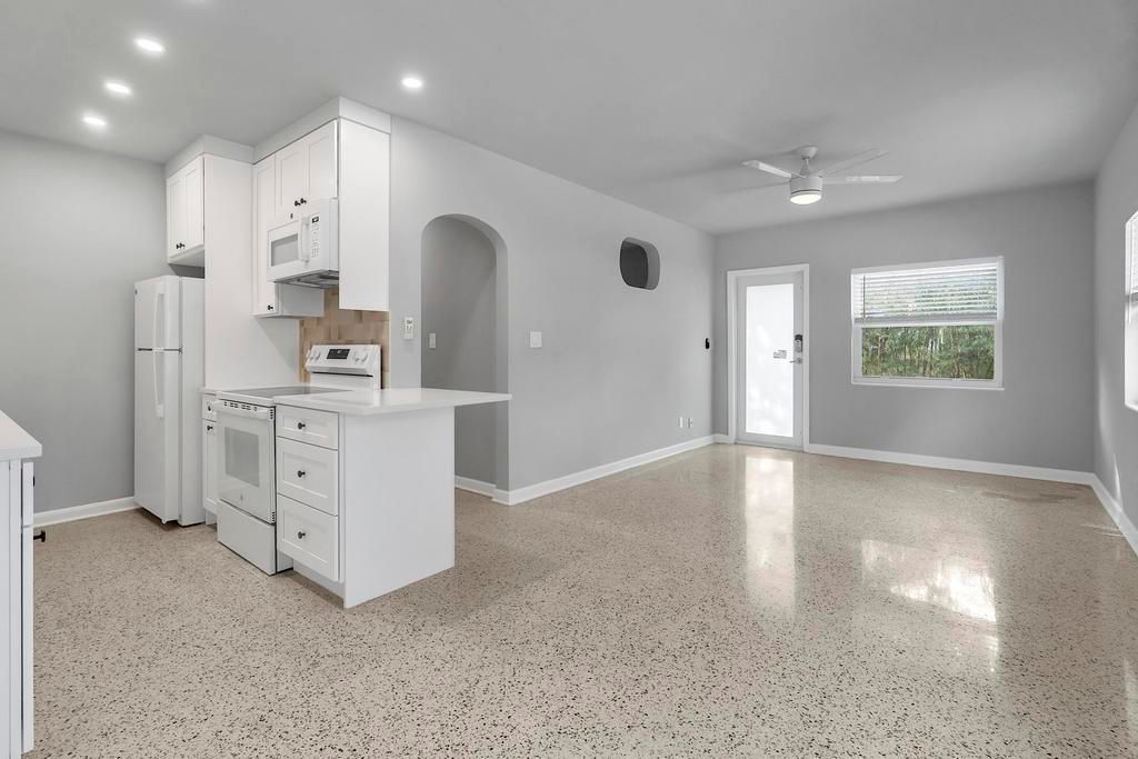 出租: $1,850 (1 贝兹, 1 浴室, 576 平方英尺)