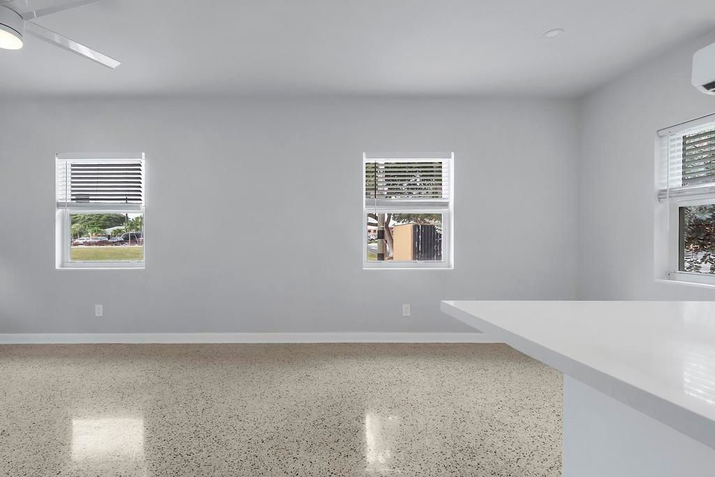 出租: $1,850 (1 贝兹, 1 浴室, 576 平方英尺)