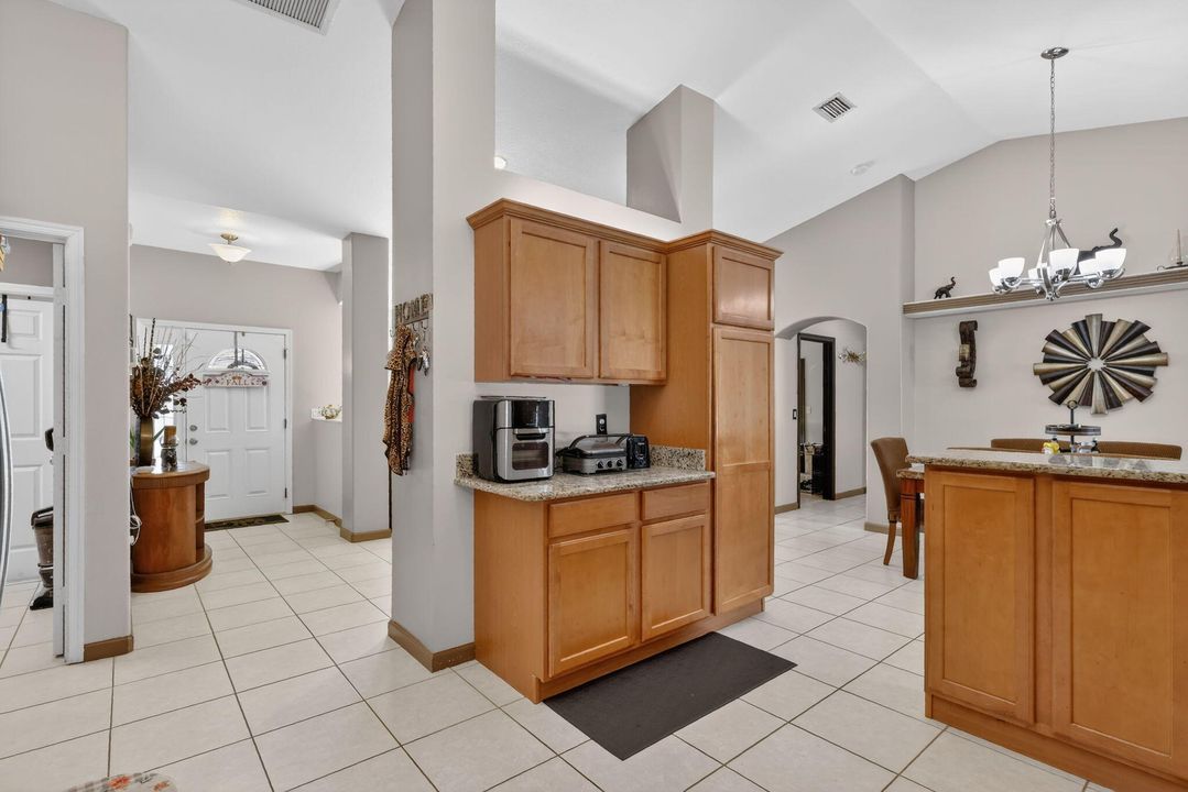 待售: $440,000 (3 贝兹, 2 浴室, 2006 平方英尺)