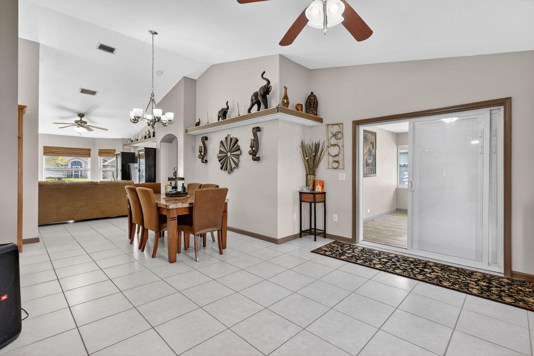 待售: $440,000 (3 贝兹, 2 浴室, 2006 平方英尺)