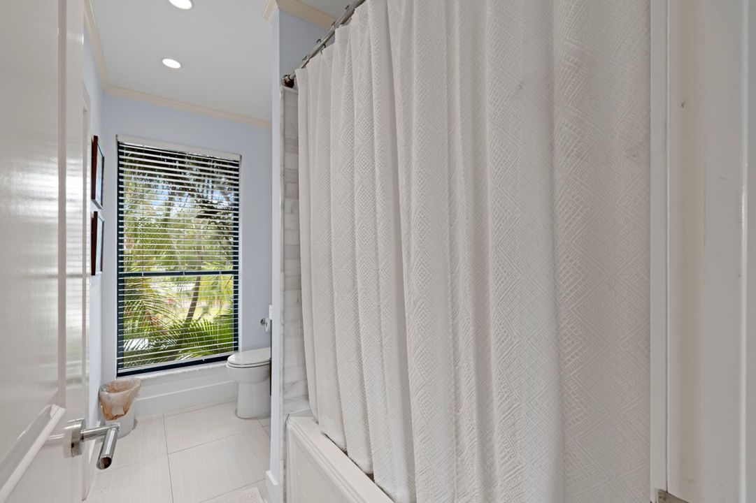 For Sale: $680,000 (2 beds, 2 baths, 1350 Square Feet)