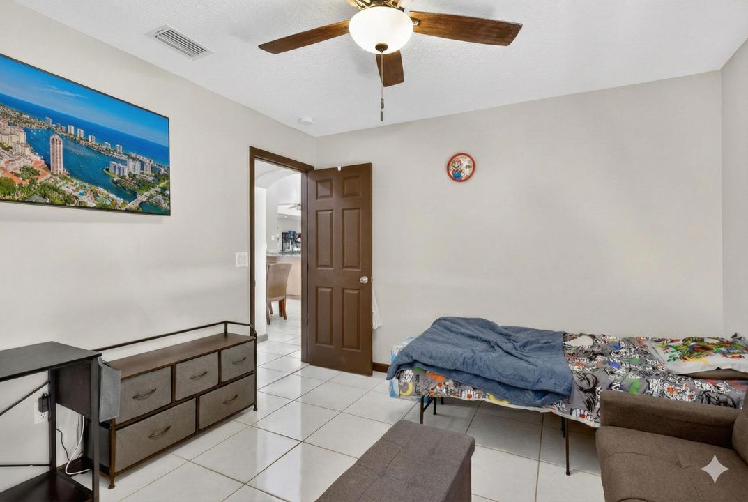 待售: $440,000 (3 贝兹, 2 浴室, 2006 平方英尺)