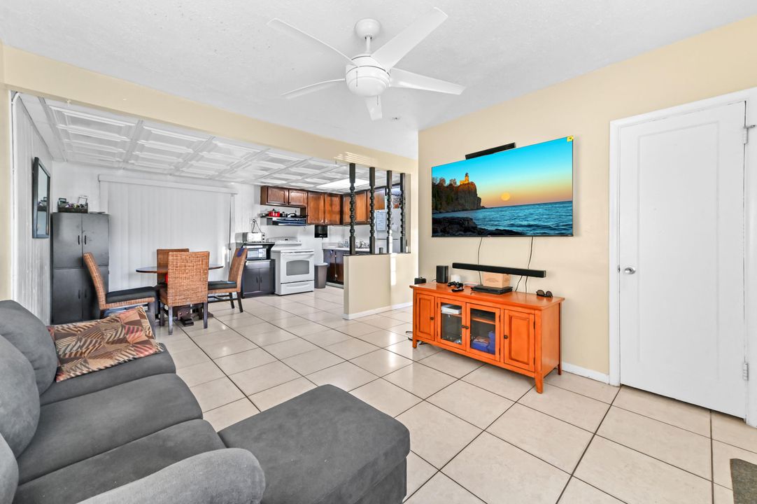 На продажу: $275,000 (3 спален, 1 ванн, 936 Квадратных фут)