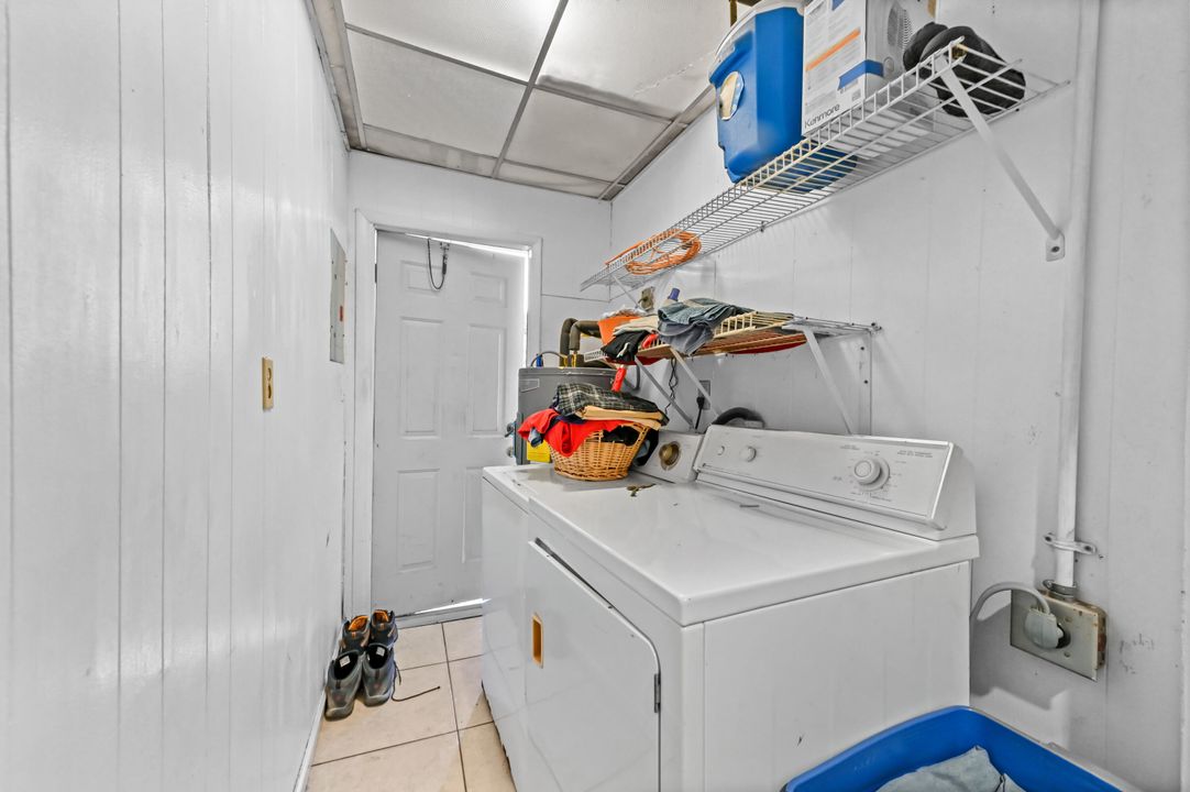 На продажу: $275,000 (3 спален, 1 ванн, 936 Квадратных фут)