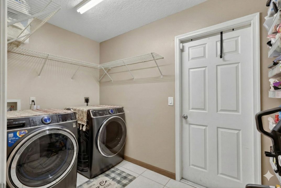 待售: $440,000 (3 贝兹, 2 浴室, 2006 平方英尺)