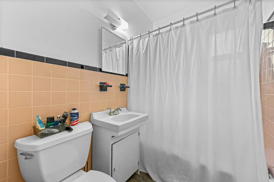 На продажу: $275,000 (3 спален, 1 ванн, 936 Квадратных фут)