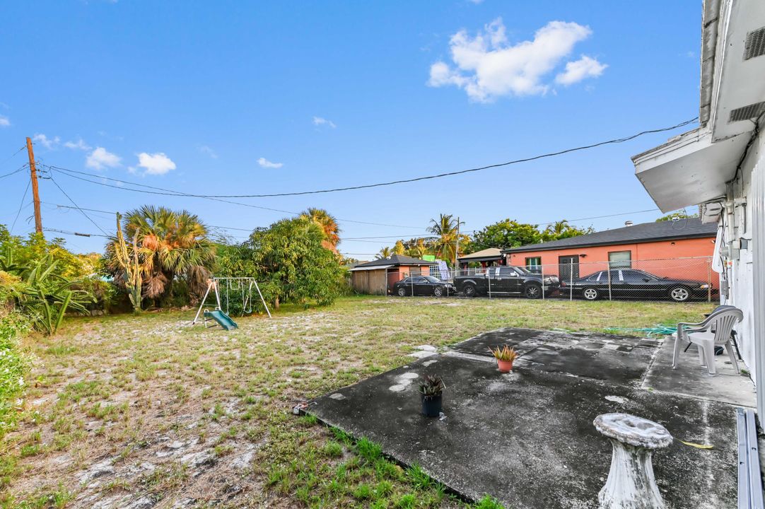 На продажу: $275,000 (3 спален, 1 ванн, 936 Квадратных фут)