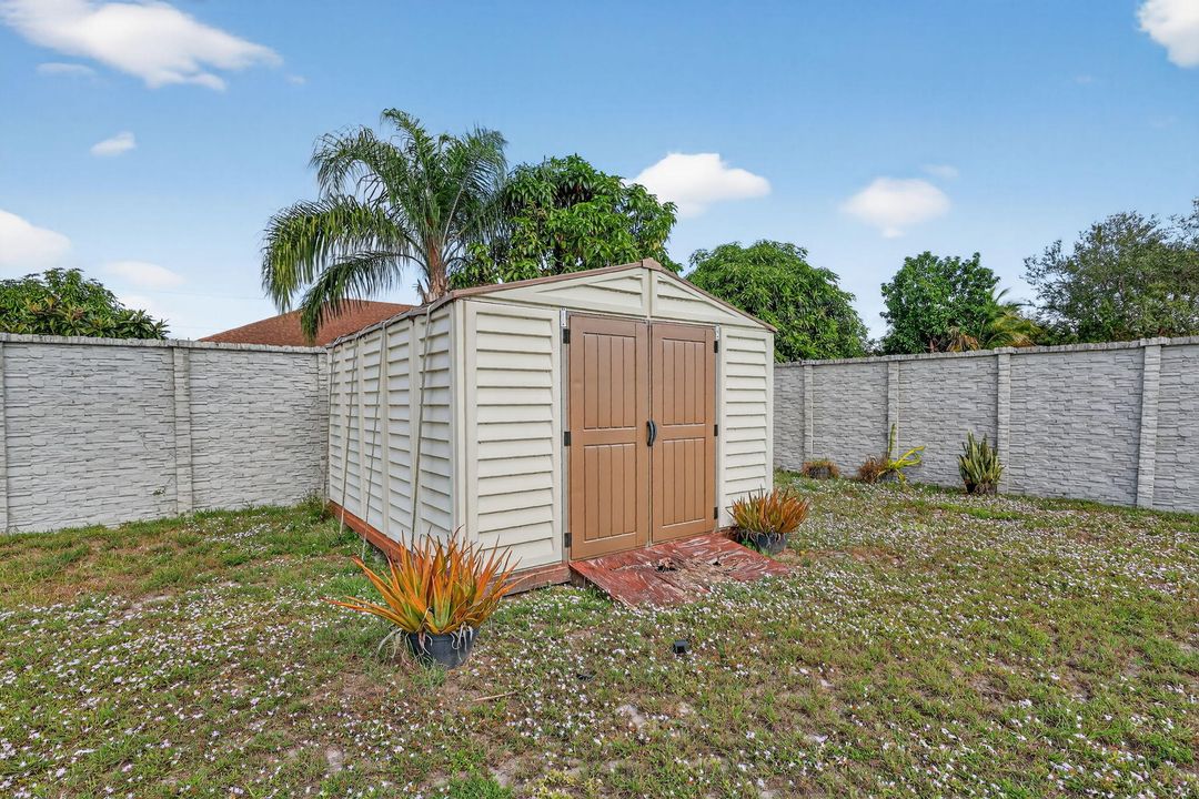 待售: $440,000 (3 贝兹, 2 浴室, 2006 平方英尺)