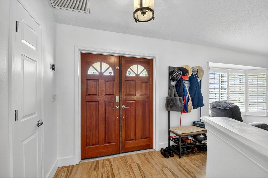 En Venta: $750,000 (3 camas, 2 baños, 1998 Pies cuadrados)