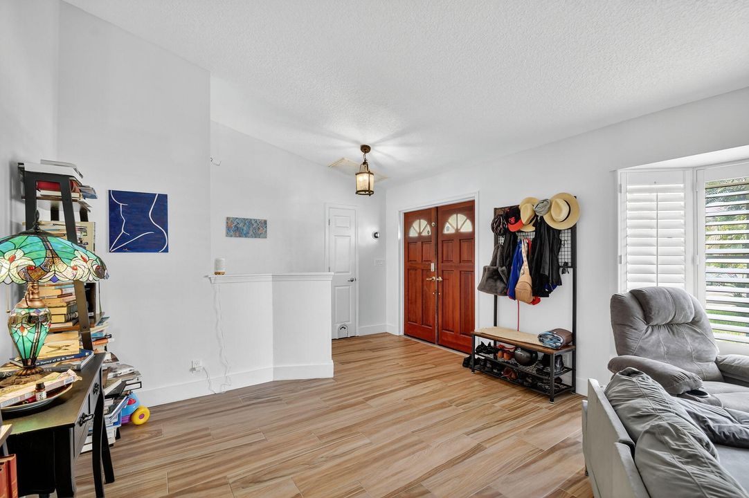 En Venta: $750,000 (3 camas, 2 baños, 1998 Pies cuadrados)