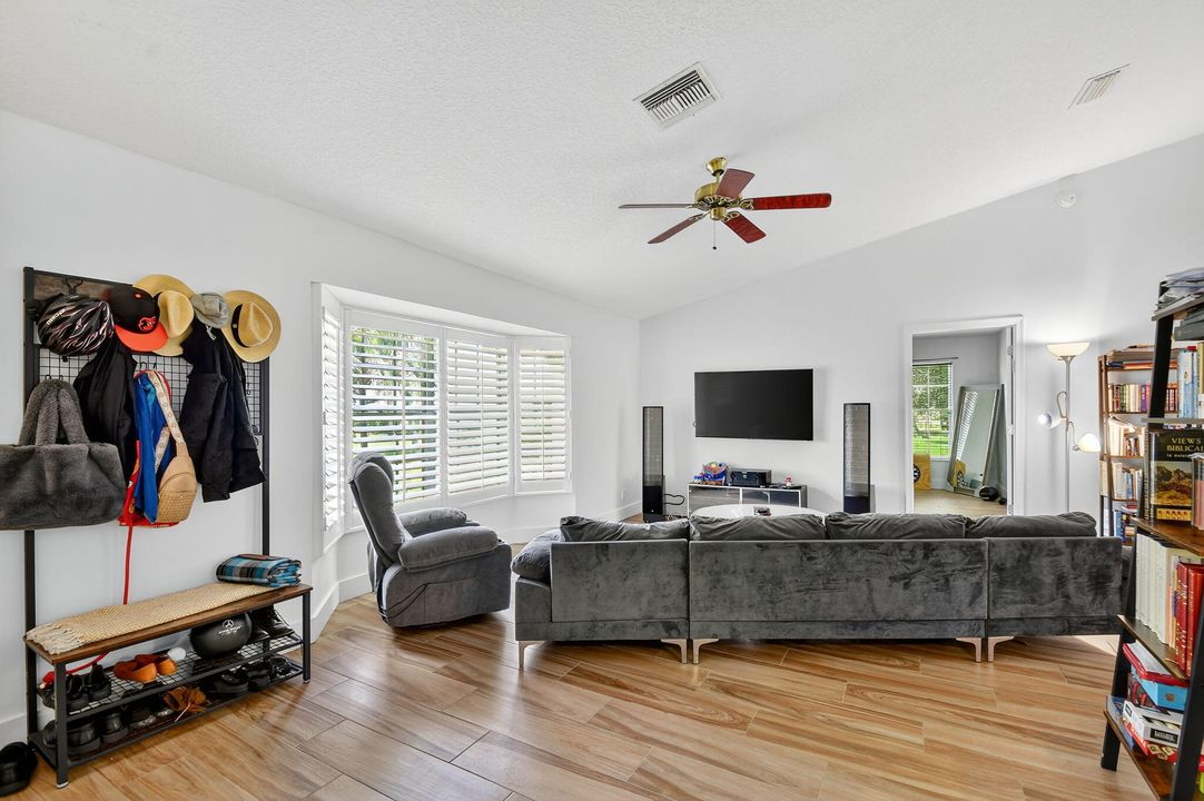 En Venta: $750,000 (3 camas, 2 baños, 1998 Pies cuadrados)