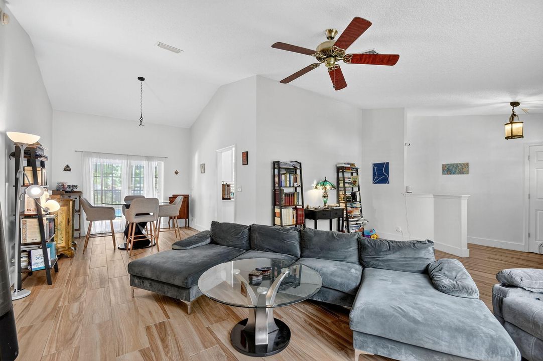 En Venta: $750,000 (3 camas, 2 baños, 1998 Pies cuadrados)