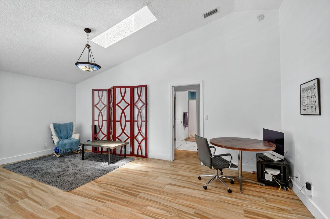 En Venta: $750,000 (3 camas, 2 baños, 1998 Pies cuadrados)