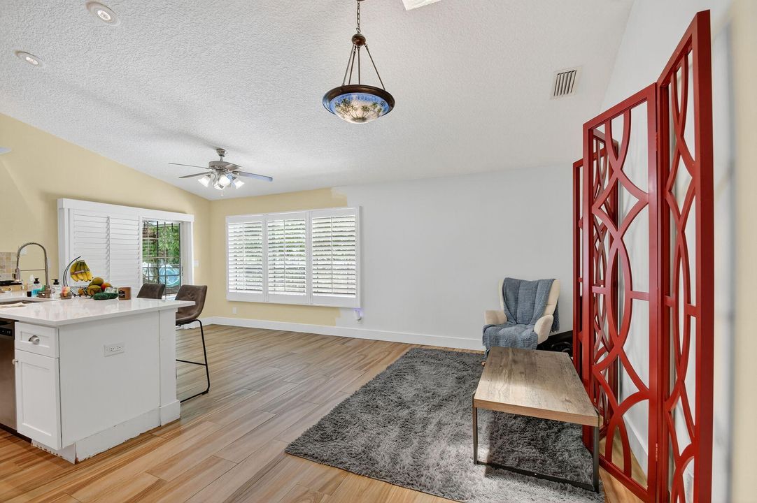 En Venta: $750,000 (3 camas, 2 baños, 1998 Pies cuadrados)