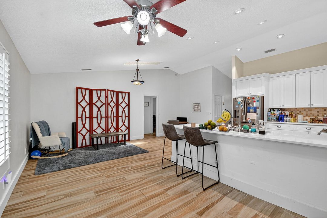 En Venta: $750,000 (3 camas, 2 baños, 1998 Pies cuadrados)