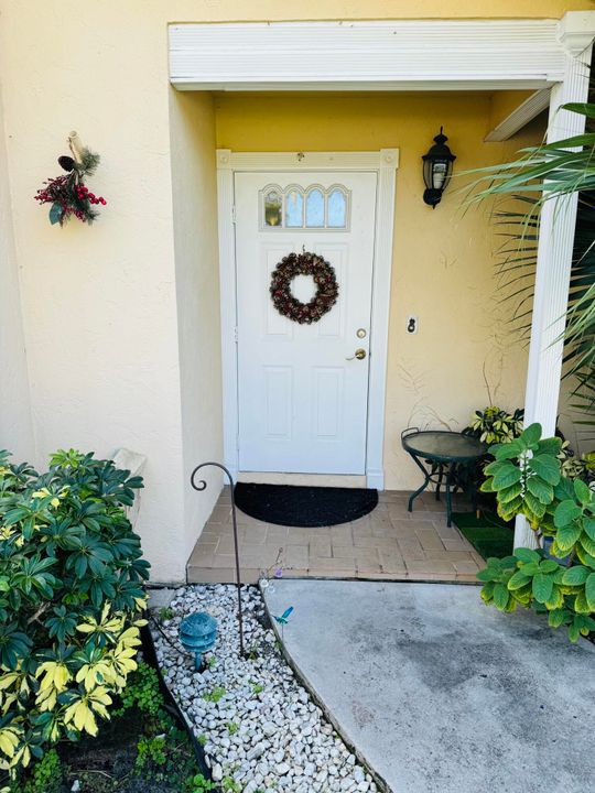 For Sale: $499,999 (4 beds, 2 baths, 1934 Square Feet)