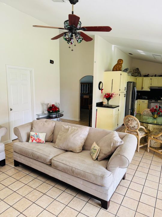 For Sale: $499,999 (4 beds, 2 baths, 1934 Square Feet)